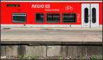 Nah am Bahnsteig -     Der Waggon-Fußboden tiefer als der Bahnsteig: Ein Doppelstock-Steuerwagen im Stuttgarter Hauptbahnhof.