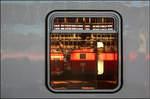 Fenster zum Bahnhof -    Spiegelung im IC-Fenster.