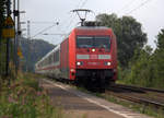 101 082-6 DB kommt mit einem  IC 2217 aus Greifswald(D) nach Stuttgart-Hbf(D) und kommt aus Richtung Köln-Hbf,Köln-West,Köln-Süd,Köln-Eifeltor,Hürth,Brühl,Sechtem,Bornheim,Roisdorf bei Bornheim,Bonn-Hbf,Bad-Godesberg,Rolandseck,Remagen,Sinzig,Bad Breisig,Brohl-Lützing und fährt durch Namedy in Richtung Andernach,Weißenthurm,Urmitz,Koblenz-Lützel,Koblenz.
Aufgenommen vom Bahnsteig 2 in Namedy. 
Bei Sommerwetter am Nachmittag vom 17.8.2018.