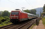 101 087-5 kommt mit einem IC 2202 aus Koblenz-Hbf(D) nach Norddeich-Mole(D) und kommt aus Richtung Koblenz und kommt durch Namedy in Richtung Bonn,Köln. 
Aufgenommen vom Bahnsteig 2 in Namedy. 
Bei Sommerwetter am Vormittag vom 17.8.2018.