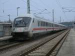 In umgekehrter Wagenreihung kam,am 06.April 2014,der IC 2377 Binz-Frankfurt/Main Hbf in Bergen/Rügen an.