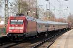 101 056-0 durchfährt mit IC 2203 nach Köln Hbf.