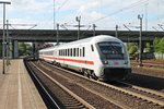 Ausfahrt am 26.05.2015 von D-DB 73 80 80-91 302-8 als InterCity und der 101 141-0 am Zugschluss in Harburg gen Maschen.