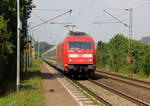 101 025-5 DB kommt mit einem IC 2313 aus Hamburg-Altona(D) nach Offenburg(D)  und kommt aus Richtung Köln-Hbf,Köln-West,Köln-Süd,Köln-Eifeltor,Hürth,Brühl,Sechtem,Bornheim,Roisdorf bei Bornheim,Bonn-Hbf,Bad-Godesberg,Rolandseck,Remagen,Sinzig,Bad Breisig,Brohl-Lützing und fährt durch Namedy in Richtung Andernach,Weißenthurm,Urmitz,Koblenz-Lützel,Koblenz. 
Aufgenommen vom Bahnsteig 2 in Namedy. 
Bei Sommerwetter am Mittag vom 17.8.2018.