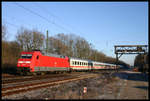 101061 kommt hier mit einem Intercity auf dem Weg nach Münster am 16.01.2005 durch den damaligen Bahnhof Natrup Hagen. Heute ist dieser nur noch ein Haltepunkt ohne Weichen und Ausweichgleise!