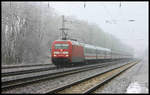 101030-5 kommt hier am 4.3.2006 mit 14 IC Wagen am Haken und einer Schiebelok um 8.46 Uhr in Richtung Münster fahrend durch den Bahnhof Natrup Hagen.