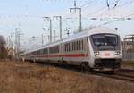 Maximale Länge für hiesige Bahnsteige - Ersatzzug IC für ICE mit 10 Wagen + 1 Steuerwagen - geschoben von 101 145 am 26.02.2021 - Anklam 