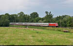 Zwischen all den ICE ließ sich, zur Freude des Fotografen, auch mal ein IC1 blicken. 101 040-4 hat mit ihrer Garnitur vor wenigen Minuten Göttingen verlassen und ist nun bei Friedland (Niedersachsen) auf dem Weg nach Kassel-Wilhelmshöhe über Eichenberg.

🧰 DB Fernverkehr
🚝 IC 2375  Wattenmeer  (Linie 26) Hamburg-Altona–Karlsruhe Hbf
🚩 Bahnstrecke Frankfurt–Göttingen (KBS 613)
🕓 10.7.2021 | 16:15 Uhr