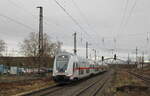 DB IC2 4904 (D-DB 50 80 86-81 904-4 DBpbzfa 668.4) als IC 2063 von Waiblingen nach Leipzig Hbf, am 02.01.2024 in Naumburg (S) Hbf. Diese, seit dem Fahrplanwechsel im Dezember verkehrenden 5 Intercity-Zugpaare pro Richtung und Tag, sollen unsinnigerweise den weggefallenen RE42 zwischen Saalfeld (S) und Leipzig ersetzen. Beitrag beim MDR: https://shorturl.at/vBNRS