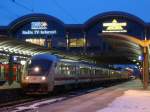 IC 2011 Dsseldorf Hbf - Tbingen Hbf mit Schublok Br 120 in Mainz Hbf. 11.02.10