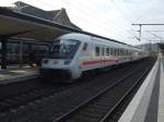 Dieser IC-Steuerwagen der Bauart Bimdzf 271.0 (51 80 80-95 020-8)entschwindet gerade aus dem Bielefelder Hauptbahnhof in Richtung Kln.