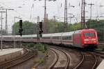 101 124-6 mit IC 2213 nach Stuttgart bei der Einfahrt in Essen Hbf.