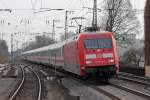 101 079-2 mit IC 2414 nach Hamburg-Altona bei der Einfahrt in Recklinghausen Hbf. 28.2.2016