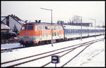 Interregio auf der Sennebahn! Das gab es als Umleiter Verkehr im Frühjahr des Jahres 1994!  218137 durchfährt am 23.2.1994 um 13.40 Uhr mit dem IR 2551 nach Aachen den Bahnhof Schloss Holte.