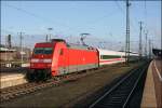 Mit dem ex-METROPOLITAN ins neue Jahr: Die saubere 101 131 beschleunigt mit dem InterCity 1811  Loreley , von Dortmund nach Stuttgart, vom Bahnsteig Richtung Sden.