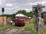 Triebwagen GDT 0518 der AVL als  Heide-Express  auf der Strecke der Bleckeder Kleinbahn / Geestrandbahn (KBS ex 109c) Bleckede -Lüneburg beim Halt in Scharnebeck; 02.07.2018  