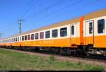 Blick auf einen Mitropa-Speisewagen der Gattung  WRg  (75 80 88-53 029-3 D-EBS) der Erfurter Bahnservice GmbH (EBS), der im DPE 20058 von Ostseebad Binz nach Erfurt Hbf mit Zuglok 232 334-3 (132