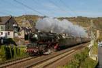 01 150 mit Sonderzug in Oberwesel, am 13.10.2018.