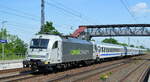 RailAdventure GmbH, München [D] mit  183 500-8  [NVR-Nummer: 91 80 6183 500-8 D-RADVE] und Sonderzug am 18.05.22 Durchfahrt Bf. Saarmund.