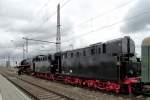 Doppeltender mit der Dampflok 01 0509 auf Sonderfahrt in Richtung Stralsund, hier in Pasewalk beim Wasser nehmen und Laufwerkskontrolle der Lok.