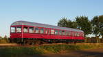 Triebwagen GDT 0518 der AVL als  Heide-Express  auf der Strecke der Bleckeder Kleinbahn / Geestrandbahn (KBS ex 109c) zwischen den Stationen Neetze und Boltersen; 15.10.2017  