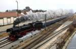 41 018 mit Sonderzug Augsburg - Salzburg bei Durchfahrt Bhf. Garching an der Alz, KBS 945 Landshut - Salzburg, fotografiert am 11.12.2011