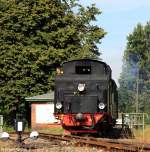 Mansfelder Bergwerksbahn Lok Nr. 20, 750 mm Spurweite, durchfhrt mit Sonderzug fr Einweisung Ehrenlokfhrer die Station Bockstal, fotografiert am 04.08.2012