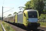 ES 64 U2-010 mit dem TEE Rheingold der AKE Eisenbahntouristik nach Ostseebad Binz in Schwerin-Grries am 09.06.2013; Netten Gru an den Tf!