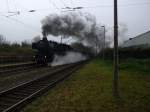 01 1075 kommt mit viel Rauch die Kohlscheider-Rampe hoch mit einem Sonderzug aus Rotterdam(NL) nach Aachen-Hbf(D) aus Richtung Herzogenrath und fährt in Richtung