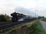 Mit einer Stunde Verspätung kam dann die erwartete 01 150 mit dem SDZ 61436 durch Mönchengladbach Wickrath gefahren. Am Zugschluss hing noch die E10 1239 Ziel des Zuges ist Minden.

Mönchengladbach Wickrath 03.10.2015