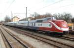 TEE 601 015 als Blue-Star-Train am 02.12.07 in Mnchen-Moosach. Bei der Restaurierung wurde nicht auf das historische Geachtet, sondern eher auf Luxus und Komfort.