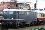 Die Klner E10 121 zieht einen TEE aus Trier nach Dortmund mit 103 235-8 als Schlusslufer am 03.04.2010 in Koblenz HBF ein