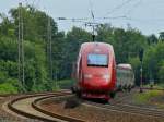 Ein Thalys eilt am 17.07.2012 auf der KBS 480 in Eschweiler durch die Gleisbgen. 