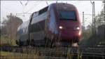 Der Thalys im Gleisbogen bei Eschweiler auf der Kbs 480 am 29.Nov.2014.
Bildlich festgehalten aus der Froschperspektive vom Parkplatz aus.