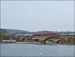 . Ausflug nach Deutschland - Am Morgen des 08.04.2013 hatten wir mit unseren lieben Gästen aus Berlin einen kleinen Ausflug nach Deutschland gemacht, um dort den grenzüberschreitenden Bahnverkehr zu beobachten. 

Während wir auf einen Güterzug warteten, präsentierte sich ein CFL 628er auf der Sauerbrücke auf seinem Weg von Luxemburg Stadt nach Trier. (Jeanny)

