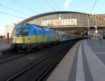 Die 5 370 004 hat nun mit dem EC 42 ihr Fahrtziel erreicht und man glaubt es kaum, bei Abendsonne. Am 22.07.2012 bei der Ausfahrt in Berlin Hbf in die Abstellanlage.