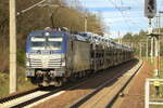 PKP CARGO S.A., Warszawa mit EU46-514 (NVR-Nummer: 91 51 5370 026-4 PL-PKPC) und einem Autozug bei der Durchfahrt durch den Bahnhof Thyrow.