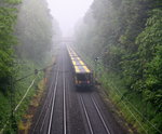 Ein Blick auf einen Autoleerzug aus Belgien auf der KBS 485 in Kohlscheid.