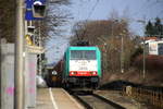 Die Cobra 2835 kommt die Kohlscheider-Rampe hoch als Umleiter aus Richtung Mönchengladbach mit einem Volvo-Zug  aus Almhult(S) nach  Gent(B) und fährt durch Kohlscheid in Richtung