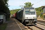 Mit einem Containerzug in Richtung Süden, fuhr am 27.08.2015 die Railpool/RTB Cargo 185 684-8 durch den Hp Etterzhausen in Richtung Regensburg.