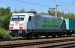 BR 185 389-4 mit der DB Schenker Sonderlackierung in Höhe Bardowick, kommend aus Hamburg.