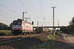 Am 13.09.2016 bespannte Beacon Rail/Crossrail 185 590-7 einen Containerzug nach Aachen West/Belgien, als sie bei Müllheim (Baden) gen Freiburg (Breisgau) fuhr.