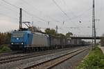 Mit einem  GTS -Containerzug fuhr Alpha Trains/Crossrail 185 536-0 am 29.10.2016 durch die Gleisanlagen von Müllheim (Baden) in Richtung Norden.