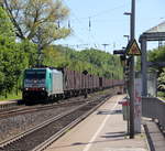 Die Cobra 2833 kommt als umleiter aus Richtung Aachen-Wes,Laurensberg,Richterich mit einem Volvo-Containerzug aus Gent(B) nach Almhult(S) und fährt durch Kohlscheid in Richtung Herzogenrath,Mönchengladbach. 
Aufgenommen von Bahnsteig 2 in Kohlscheid.
Bei Sommerwetter am Nachmittag vom 6.5.2018.