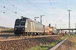 Am späten Nachmittag des 30.03.2017 bespannte MRCE/HCTOR 185 555-0  CTL Logistics  den Hectorrail-Containerzug (Melzo Scalo - Krefeld Uerdingen), als sie durch die Überholgleise von