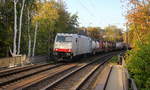 185 635-0 fährt für Crossrail kommt aus Richtung Aachen-West mit einem langen Containerzug aus  Antwerpen-D.S.-Combinant(B) nach Gallarate(I) und fährt durch Aachen-Schanz in Richtung