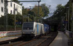 185 677-2 von Railtraxx kommt aus Richtung Köln,Aachen-Hbf mit einem P&O-Containerzug aus Oradea(RO) nach Zeebrugge(B) und ffährt durch Aachen-Schanz in Richtung Aachen-West.