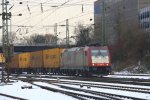 Bei eisigen Temperaturen und Schnee kommt die 185 599-8 von Crossrail  mit einem P&O Ferrymasters Containerzug aus Brindisi(I) ber Kln nach Muizen(B) und fhrt in Aachen-West ein am 3.2.2012.