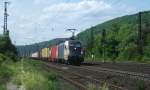 ES 64 U2-027 der WLB zieht am 19.Mai 2012 einen Containerzug durch Gemnden(main) Richtun Wrzburg.