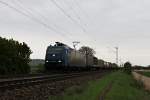 Hier ist 185 536-0 von Crossrail am 18.04.2014 nördlich von Müllheim (Baden) mit einem Containerzug auf dem Weg in Richtung Norden.